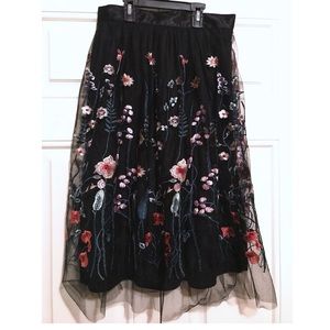 🌺💖 Embroidered floral mesh skirt